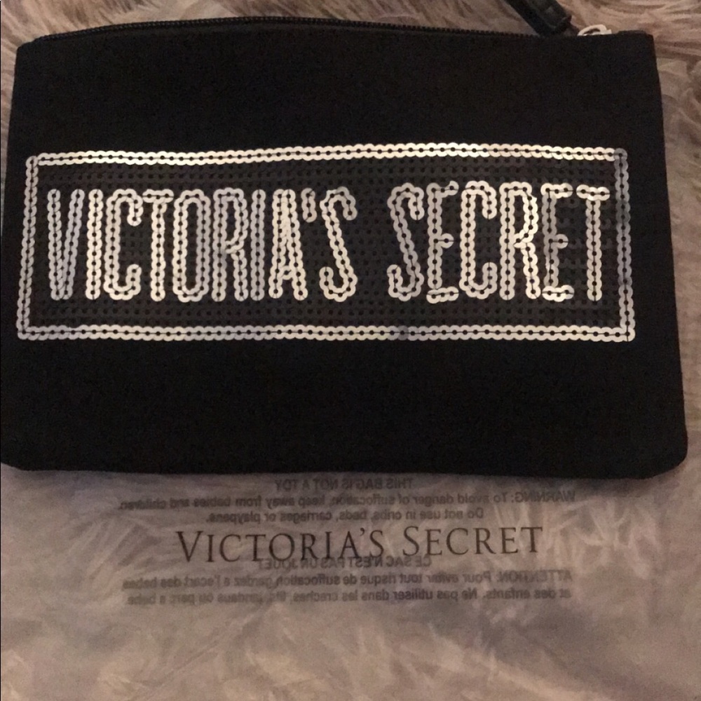 New Victoria’s Secret wristlet 🖤